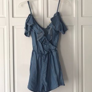 VESTIQUE Ruffle chambray romper